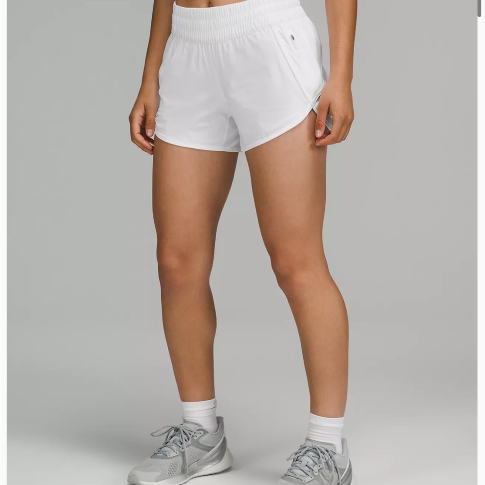 Lululemon TRACKER SHORT V *4"
White
Size: 10 Qty: 1
105975004